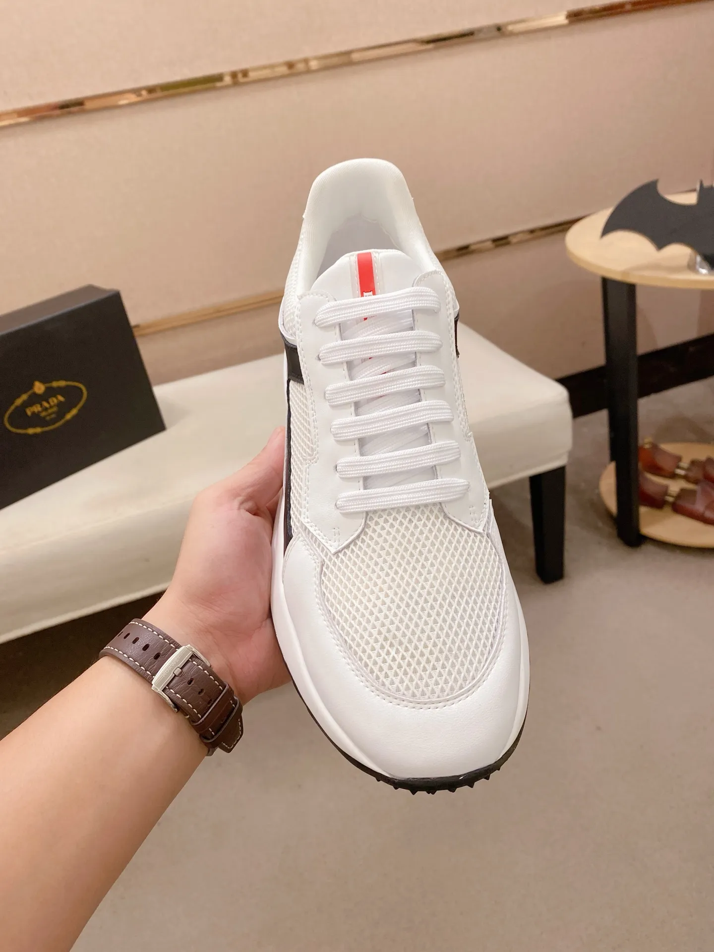 Factory price 462💰 The new PRADA (Prada) counters are launched simultaneously, new men's shoes, 😘fabrics are selected from cowhide. Lining: Mesh lining. 👍🏿 High-end ☄️ air-cushion molded anti-slip rubber outsole, exquisite lines, simple and elegant, comfortable and high-end for leisure travel. Number of yards: 38 to 44. Can be ordered for 45 non-refundable